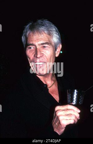 JAMES COBURN; James Harrison Coburn III (31 agosto 1928 – 18 novembre 2002); attore cinematografico e televisivo statunitense che è stato protagonista di più di 70 film, in gran parte di ruoli d'azione, e ha fatto 100 apparizioni televisive durante una carriera di 45 anni; Credit: Lynn McAfee / Performing Arts Images www.performingartsimages.com Foto Stock