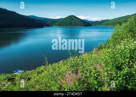 Lago Zetea (Zeteváraljai Tó) nei Carpazi, Transilvania, Romania. Foto Stock