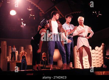 WHAM! ; George Michael ; Andrew Ridgeley ; Shirlie Holliman ; Pepsi DeMacque ; USA Tour ; 1983 ; credito: Lynn McAfee / Performing Arts Images www.performingartsimages.com Foto Stock