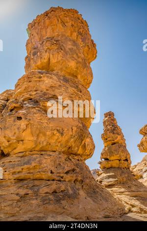 Formazioni rocciose a Jabal Umm Sanman, Jubbah, Arabia Saudita, nella regione di Hail Arte rupestre sito patrimonio dell'umanità dell'UNESCO Foto Stock