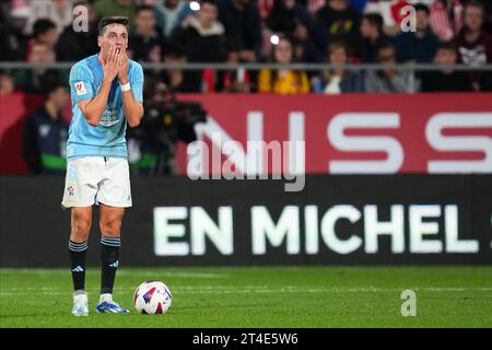 Girona, Spagna. 27 ottobre 2023. Carlos Dotor dell'RC Celta durante la partita di la Liga EA Sports tra Girona FC e RC Celta ha giocato al Montilivi Stadium il 27 ottobre 2023 a Girona, in Spagna. (Foto di Bagu Blanco/PRESSINPHOTO) crediti: PRESSINPHOTO SPORTS AGENCY/Alamy Live News Foto Stock