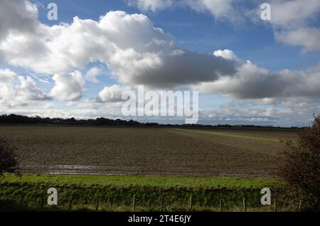 La pioggia ha inondato i campi di Hesketh Bank tra Preston e Southport visti dal King Charles 3rd Coast Path Lancashire England Foto Stock