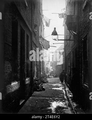 Bassifondi vittoriani. Alloggi della classe operaia a Glasgow di Thomas Annan, c. 1868-71 Foto Stock