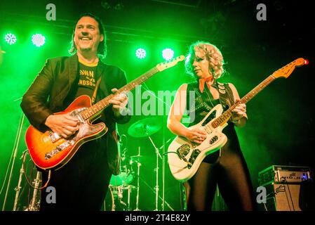 Samantha Fish e Jesse Dayton alla voce e chitarra Foto Stock