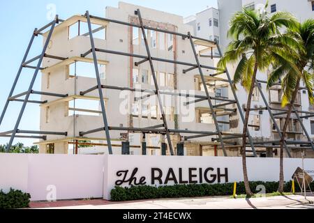 Miami Beach, Florida, esterno, hotel con ingresso frontale dell'edificio, Collins Avenue, insegna Raleigh Miami Beach, restauro restauro sus Foto Stock