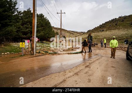 Potenziali violazioni del Clean Water Act e dei requisiti di autorizzazione IPDES si sono verificate in varie sedi intorno allo sviluppo di Harris Ranch Foto Stock