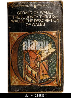 Gerald of Wales - The Journey through Wales / The Description of Wales, pinguini classici. Copertina del libro su sfondo bianco. Foto Stock
