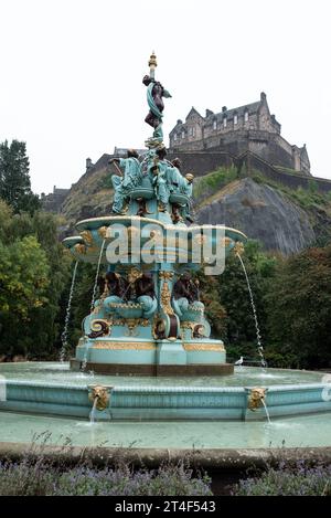 Ross Fountain è una struttura in ghisa situata a West Princes Street Gardens, Edimburgo. Foto Stock