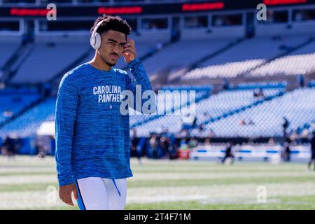 Charlotte, NC, USA. 29 ottobre 2023. Il quarterback dei Carolina Panthers Bryce Young (9) prima della partita della NFL contro gli Houston Texans a Charlotte, NC. (Scott Kinser/Cal Sport Media). Credito: csm/Alamy Live News Foto Stock