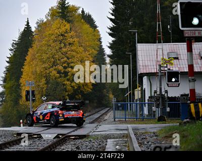 Germania, Germania. 27 ottobre 2023. Il driver Teemu Suninen (fin) e Markkula Mikko (fin) del Team Hyundai Shell Mobis World Rally Team, Hyundaii20 N Rally1 Hybrid Credit: Independent Photo Agency/Alamy Live News Foto Stock