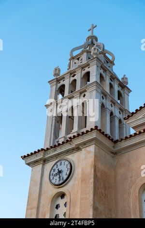 Torre della chiesa della Santa Trinità a Lefkes, Paros, Grecia Foto Stock