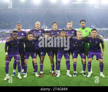 Orlando, Florida, USA. 30 ottobre 2023. Orlando City posa per la foto della squadra prima dell'Orlando City vs Nashville SC Audi 2023 MLS Cup playoff Round One match all'Exploria Stadium di Orlando, Florida, il 30 ottobre 2023. (Immagine di credito: © Cory Knowlton/ZUMA Press Wire) SOLO USO EDITORIALE! Non per USO commerciale! Crediti: ZUMA Press, Inc./Alamy Live News Foto Stock