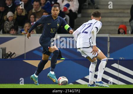 Kylian Mbappe (10), francese, raffigurato durante una partita di calcio tra le nazionali di Francia e Scozia in amichevole, il 17 ottobre 2023 a Lille, in Francia. (Foto di David Catry / Sportpix) Foto Stock