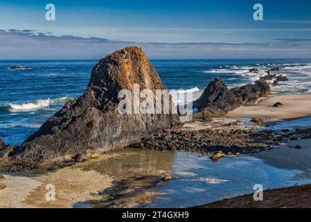 Sea Stacks al Seal Rock State Park, Oregon Islands National Wildlife Refuge, vicino a Newport, Oregon, Stati Uniti Foto Stock