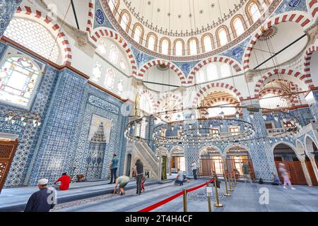 Interno della moschea di Rustem Pasha. Piastrelle Iznik. Istanbul islamica, Turchia Foto Stock