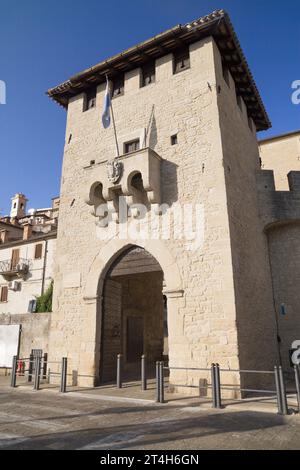 Porta San Francesco nella città di San Marino, San Marino. Foto Stock