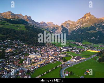 Engelberg, Svizzera nelle alpi al crepuscolo. Foto Stock