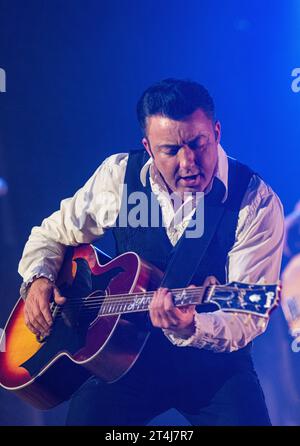 Clive John interpreta Johnny Cash Foto Stock