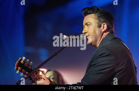 Clive John interpreta Johnny Cash Foto Stock