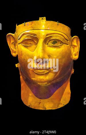 Egitto, Cairo, Museo Egizio, maschera funeraria trovato nella necropoli reale di Tanis, sepoltura del re Sheshonq 2. Foto Stock