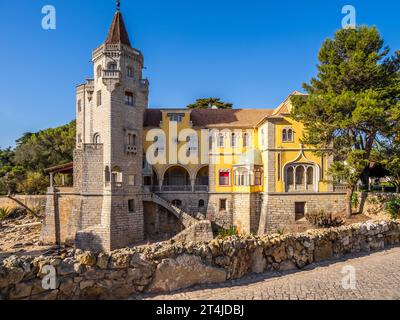 Castello gotico in stile neogotico costruito tra il 1897 e il 1900 oggi Museu Condes de Castro Guimarães a Cascais, Portuga Foto Stock