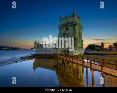 Torre di Belém sul fiume Tago costruita tra il 1514 e il 1520 nella parrocchia di Santa Maria de Belém, comune di Lisbona Portogallo Foto Stock