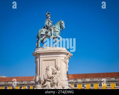 Statua di Giuseppe i del Portogallo (1750 - 1777) a Praca do Comercio o Piazza del commercio nella sezione Baixa di Lisbona Foto Stock