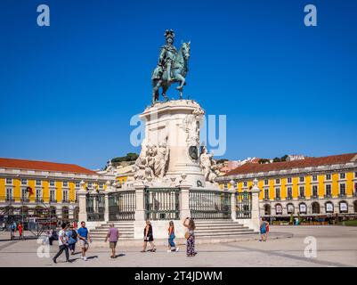 Statua di Giuseppe i del Portogallo (1750 - 1777) a Praca do Comercio o Piazza del commercio nella sezione Baixa di Lisbona Foto Stock