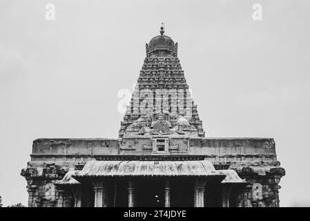 Torre principale del grande Tempio di Thanjavur (chiamato anche Thanjai Periya Kovil in lingua tamil), è uno dei più grandi templi indù e un esemplare Foto Stock