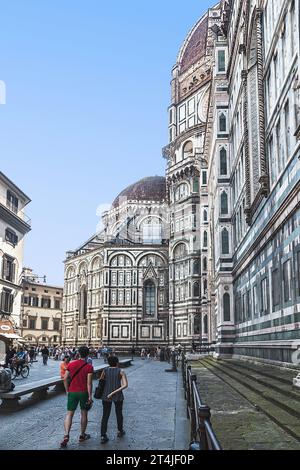 La facciata della chiesa del Duomo a Firenze, Italia. Foto Stock