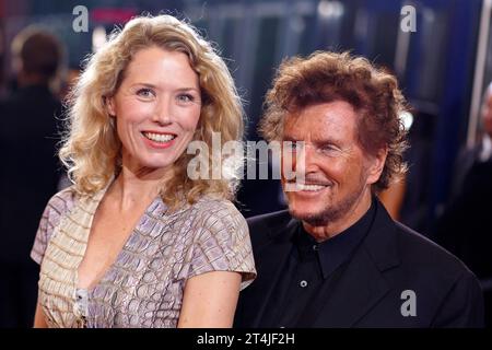 Fernsehmoderatorin Franziska Reichenbacher und Regisseur Dieter Wedel beim Deutschen Fernsehpreis 2014 in den MMC-Studios Ossendorf. Der Regisseur verstarb AM 13.07.2022 ad Amburgo. Köln, 02.10.2014 NRW Deutschland *** presentatore televisivo Franziska Reichenbacher e regista Dieter Wedel al German Television Award 2014 agli MMC Studios Ossendorf il regista è morto il 13 07 2022 ad Amburgo Colonia, 02 10 2014 NRW Germania Copyright: XChristophxHardtx Credit: Imago/Alamy Live News Foto Stock