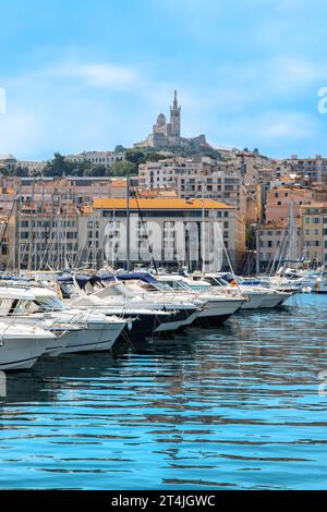 Barche di lusso nel porto vecchio di Marsiglia, Francia. Foto Stock