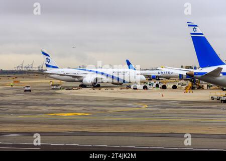 30 ottobre 2023 EWR Airport Newark NJ USA. Al Terminal EWR l'aeroporto internazionale di Newark di Israel Airlines è in fase di preparazione Foto Stock