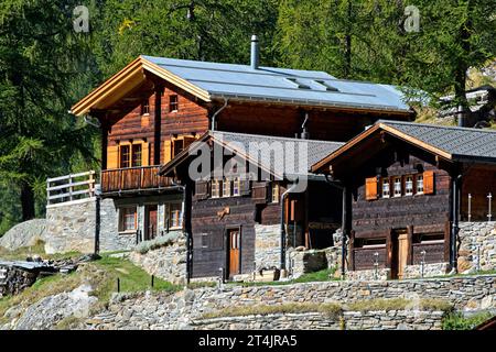 Chalet svizzeri nella frazione Gletscheralp vicino a Blatten, Fafleralp, Lötschental, Vallese, Svizzera Foto Stock