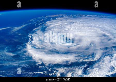 Tempesta, ciclone, uragano. Miglioramento digitale di un'immagine da parte della NASA. Foto Stock