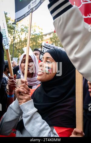 Una Donna Con Una Bandiera Palestinese Dipinta Sul Viso Partecipa Alla 