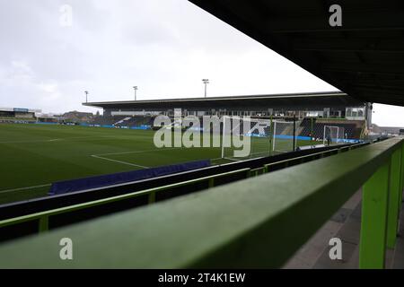 Vista generale dello stadio prima della partita della EFL League Two tra Forest Green Rovers e Crawley Town al New Lawn Stadium. 28 ottobre 2023 Foto Stock