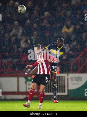 James Scott di Exeter City (a sinistra) e Anfernee Dijksteel di Middlesbrough si scontrano per il pallone durante la partita del quarto round della Carabao Cup a St James Park, Exeter. Data immagine: Martedì 31 ottobre 2023. Foto Stock