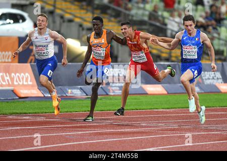 Jan Volko (Slovacchia), Taymir Burnet (Paesi Bassi), Pol Retamal (Spagna), Filippo Tortu (Italia). 200m in semifinale. Campionati europei di Monaco 2022 Foto Stock