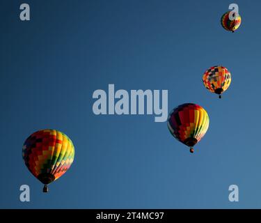 La festa in mongolfiera ad Albuquerque, New Mexico, è un'opportunità per molti di approfittare dell'aria autunnale. La "scatola di Albuquerque" è naturale. Foto Stock