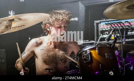 Nottingham, Regno Unito. 31 ottobre 2023, evento: The Rescue Rooms. HUNNA con il supporto di BAND OF SILVER e SICKJOY. NELLA FOTO: Batterista - Drew Michael (SICKJOY) credito: Mark Dunn/Alamy Live News (da accreditare su tutte le immagini pubblicate). Foto Stock