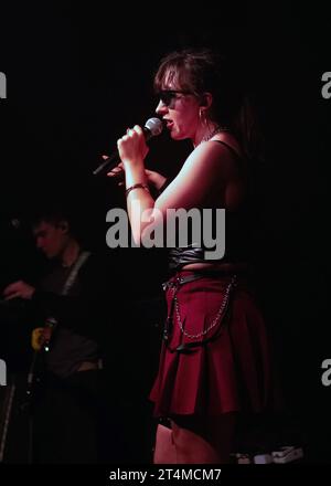 Nottingham, Regno Unito. 31 ottobre 2023, evento: The Rescue Rooms. HUNNA con il supporto di BAND OF SILVER e SICKJOY. NELLA FOTO: Avery Silvernagel (banda d'argento). Credito: Mark Dunn/Alamy Live News (da accreditare su tutte le immagini pubblicate). Foto Stock