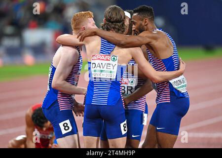 Matthew Hudson-Smith, Charlie Dobson, Lewis Davey, Alex Haydock-Wilson (Gran Bretagna). Medaglia d'oro relè 4x400. Campionati europei di Monaco 2022 Foto Stock