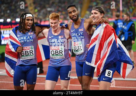 Matthew Hudson-Smith, Charlie Dobson, Lewis Davey, Alex Haydock-Wilson (Gran Bretagna). Medaglia d'oro relè 4x400. Campionati europei di Monaco 2022 Foto Stock