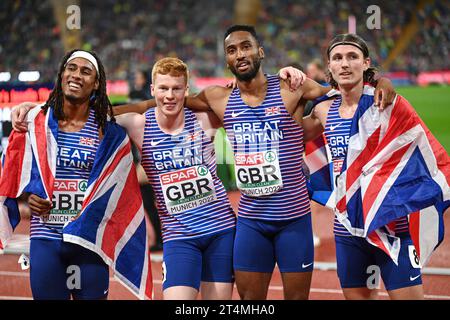 Matthew Hudson-Smith, Charlie Dobson, Lewis Davey, Alex Haydock-Wilson (Gran Bretagna). Medaglia d'oro relè 4x400. Campionati europei di Monaco 2022 Foto Stock