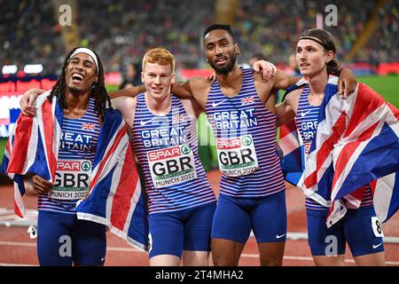 Matthew Hudson-Smith, Charlie Dobson, Lewis Davey, Alex Haydock-Wilson (Gran Bretagna). Medaglia d'oro relè 4x400. Campionati europei di Monaco 2022 Foto Stock