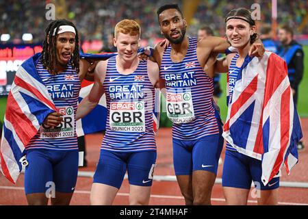 Matthew Hudson-Smith, Charlie Dobson, Lewis Davey, Alex Haydock-Wilson (Gran Bretagna). Medaglia d'oro relè 4x400. Campionati europei di Monaco 2022 Foto Stock