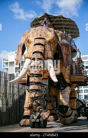 Elefante meccanico di macchine dell'isola attrazione a Nantes, Francia Foto Stock