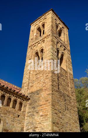 Vista esterna della chiesa romanica di Sant Esteve de Tavèrnoles (Osona, Barcellona, Catalogna, Spagna). Esempio: Vista exterior iglesia de Tavèrnoles Foto Stock