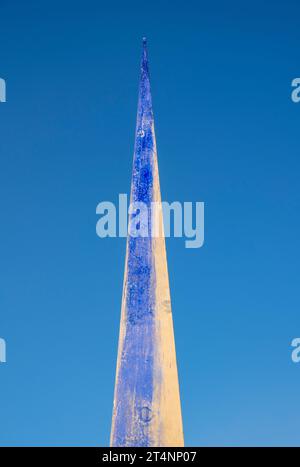 Obelisco presso il giardino di scultura della Fondazione Joan Miro, Barcellona, Spagna Foto Stock